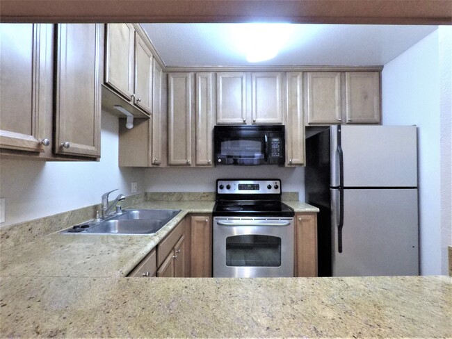 Building Photo - 524 Woodside Oaks