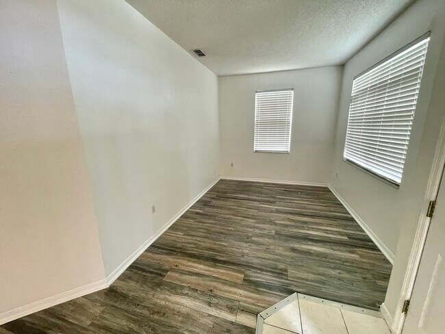 Building Photo - 611 Terranova Dr