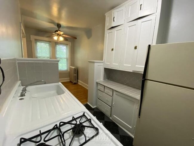 Building Photo - 0 bedroom in Chicago IL 60618