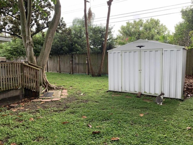 Foto del edificio - 46 Baywood Ave