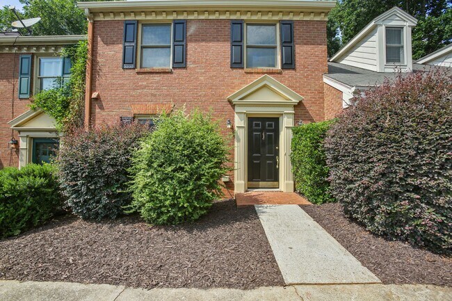 Foto del edificio - Stylish 2BR/2BA Renovated Townhome – Prime...