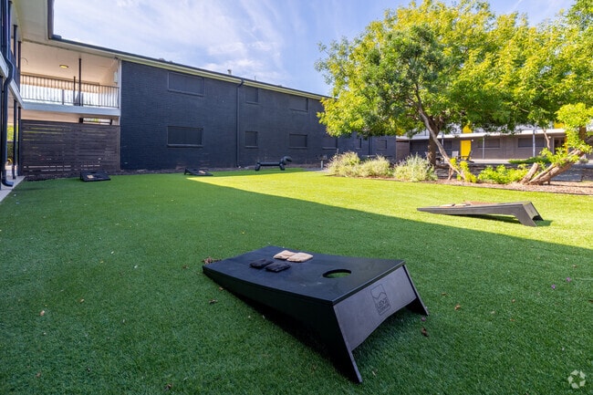 Courtyard - Primrose HAUS