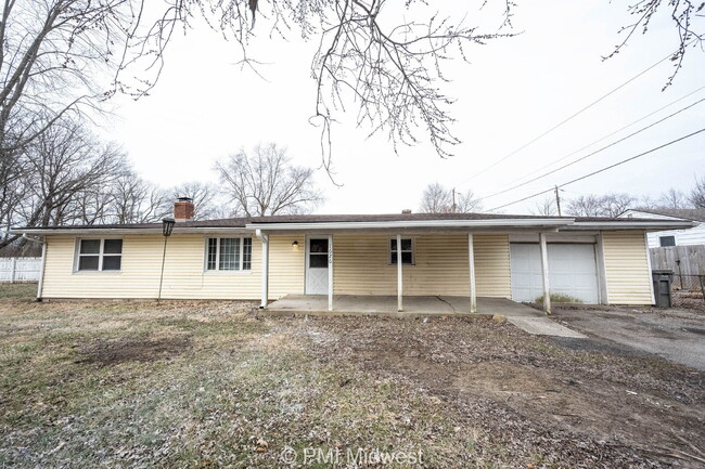 Building Photo - "Charming 3-Bedroom Home with Spacious Liv...