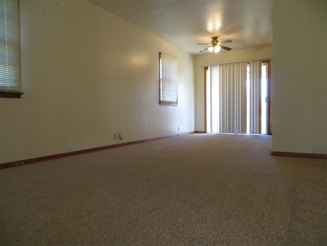 Building Photo - 1210 Bel Air Dr