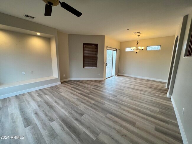 Foto del edificio - 15842 N 73rd Ln