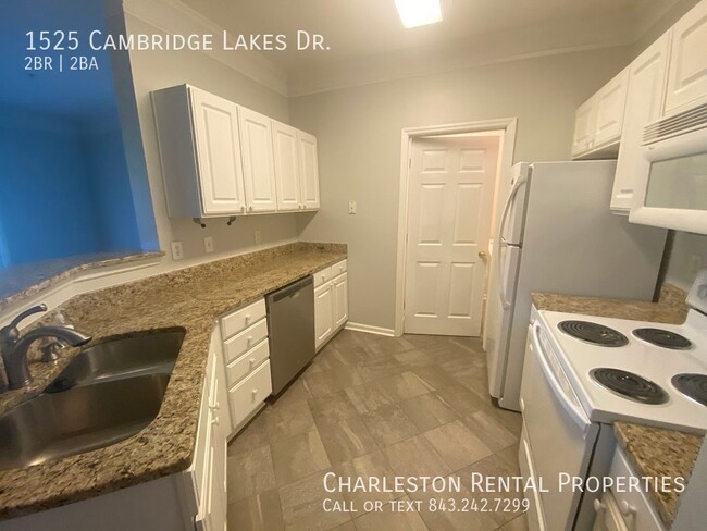 Foto del edificio - 1525 Cambridge Lakes Dr