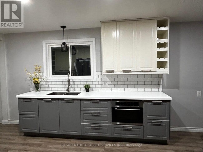 Building Photo - 6 Park Ave