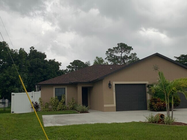 Foto del edificio - 3729 SW 8th Ct