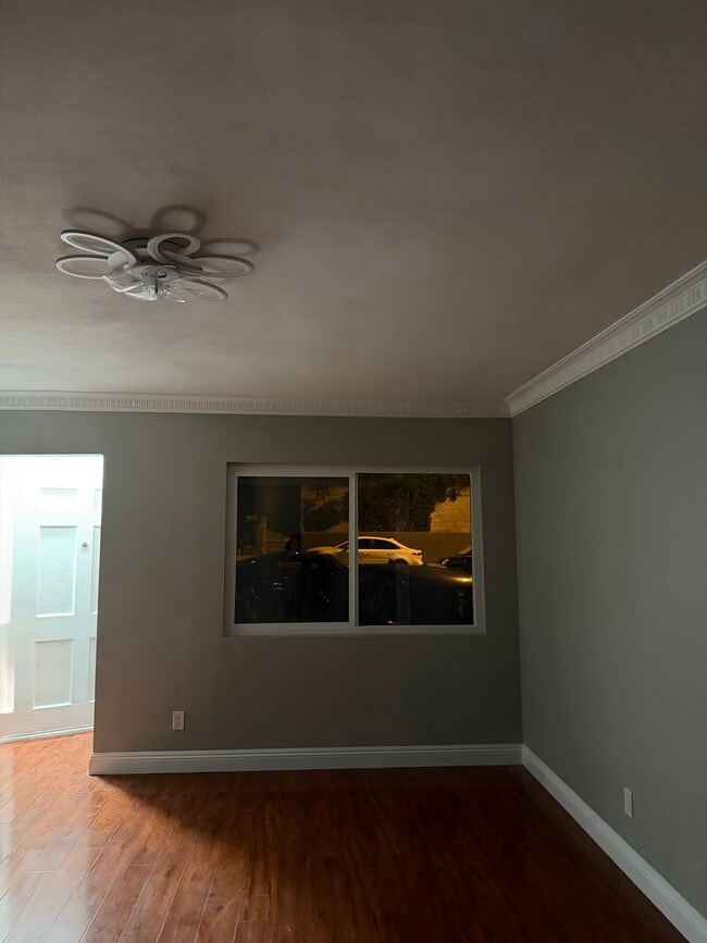 Sala de estar - 1483 Allison Ave