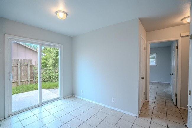 Building Photo - 12403 Tree Line Dr