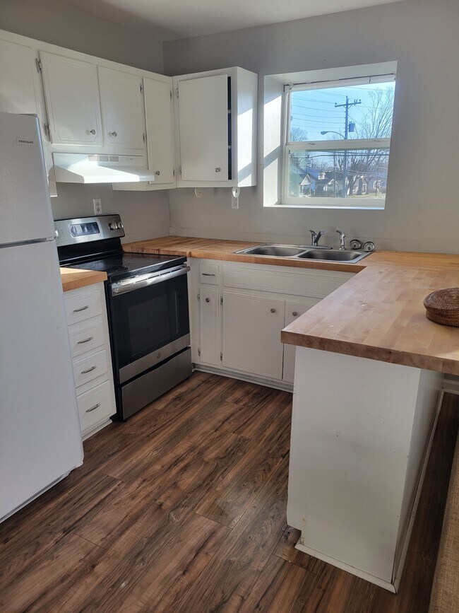 102 Brink St Unit 2, Lawrenceburg, TN 38464 Apartments in