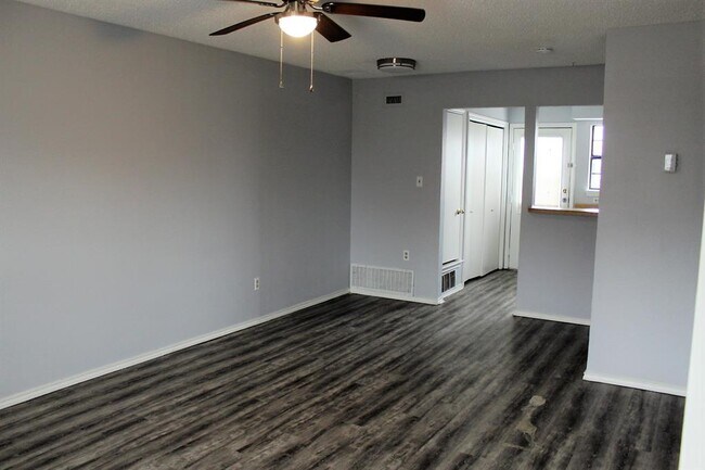 Foto del edificio - 2817 Wimbledon Ct