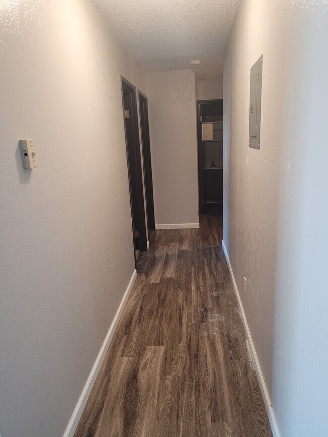 Building Photo - 213 9th Ave