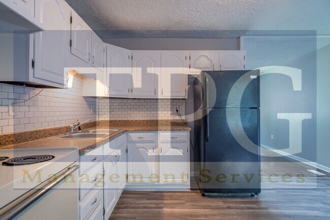 Building Photo - Renovated Home in Grandview, MO with Close...