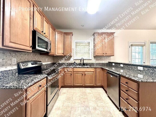 Building Photo - Charming 4BR/2.5BA Home in Charlotte!