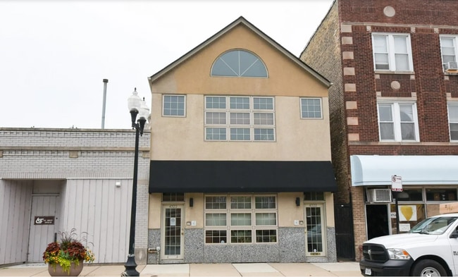 Exterior - 4322 N Lincoln Ave