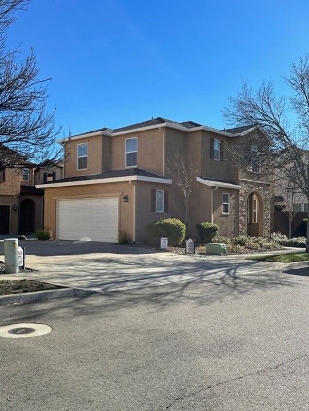 Primary Photo - Tuscan Style Home in Shasta View Gardens