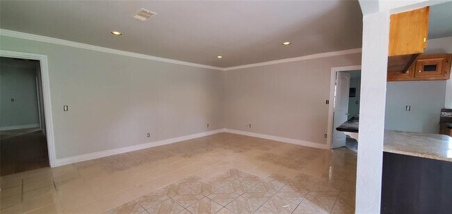 Building Photo - 7308 La Paseo St