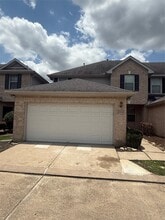 Building Photo - 2910 Meadowglen Cove
