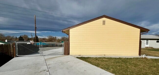 Building Photo - 7561 Granada Rd