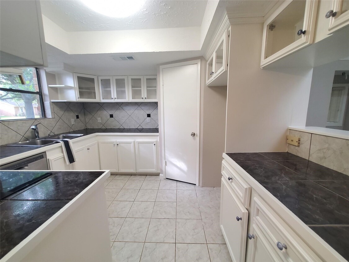 Foto principal - 3002 Frontier Dr