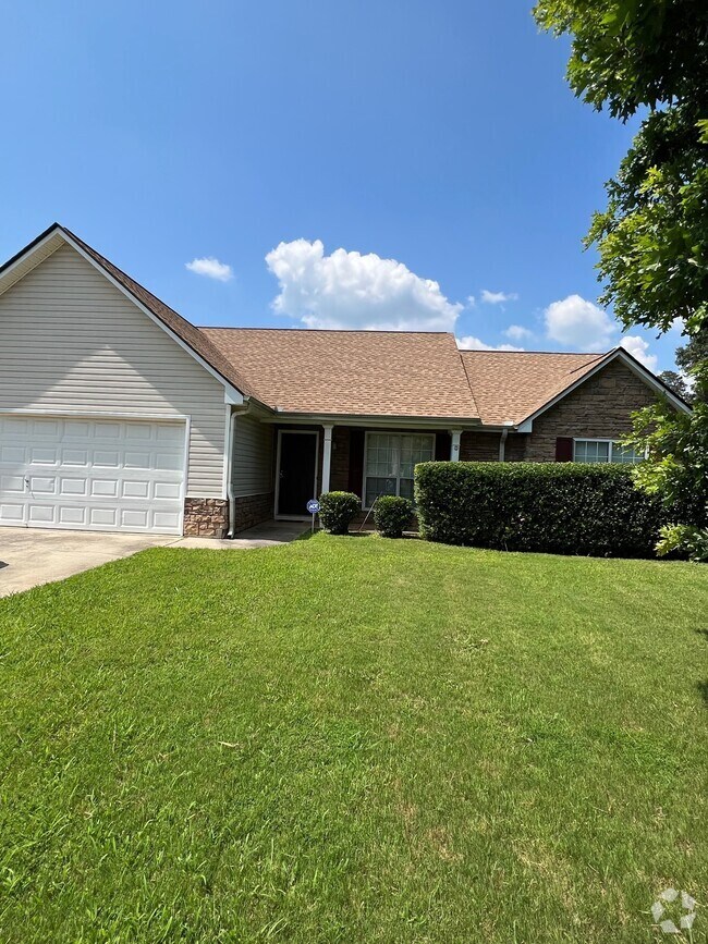 Legacy at Stagecoach Apartments for Rent with Parking Ellenwood, GA