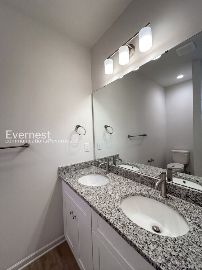Building Photo - 3 Bed, 2 Bath Home with Garage / Pet-Friendly / Vouchers Accepted / Coming Soon!