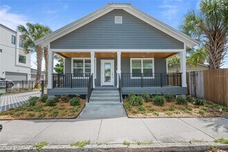 Building Photo - 2203 N Blvd