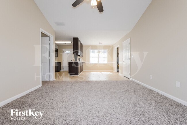 Foto del edificio - 705 Mills Dr