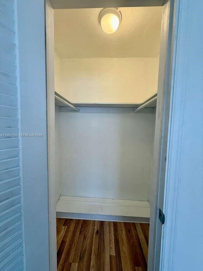 Foto del edificio - 1550 NE 191st St