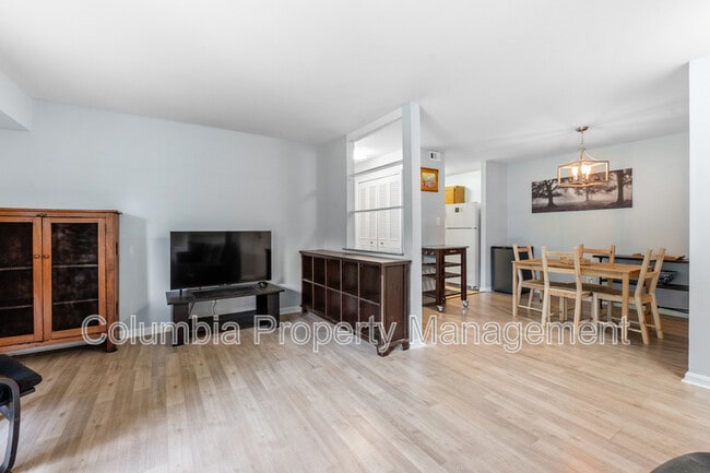 Foto del edificio - 5968 Westchester Park Dr