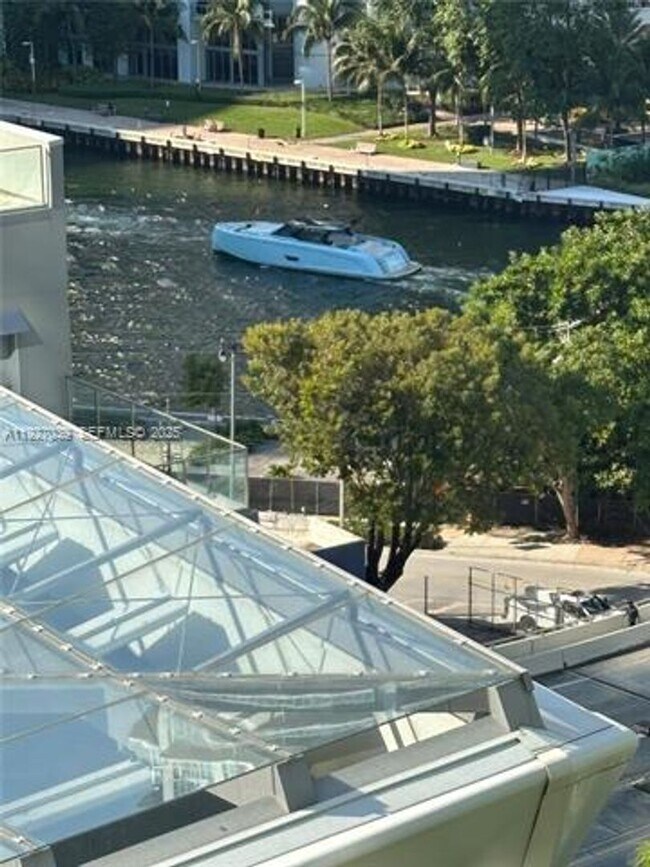 Foto del edificio - 68 SE 6th St