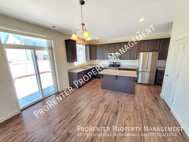 Building Photo - Like New 3 Bed, 2.5 Bath Syracuse Home