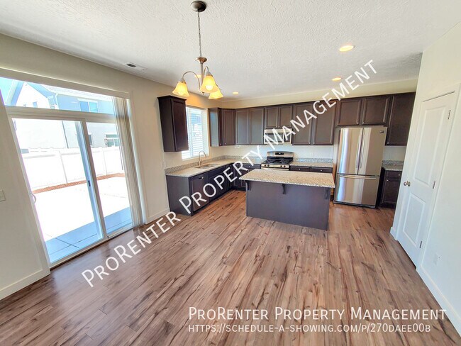 Foto del edificio - Like New 3 Bed, 2.5 Bath Syracuse Home