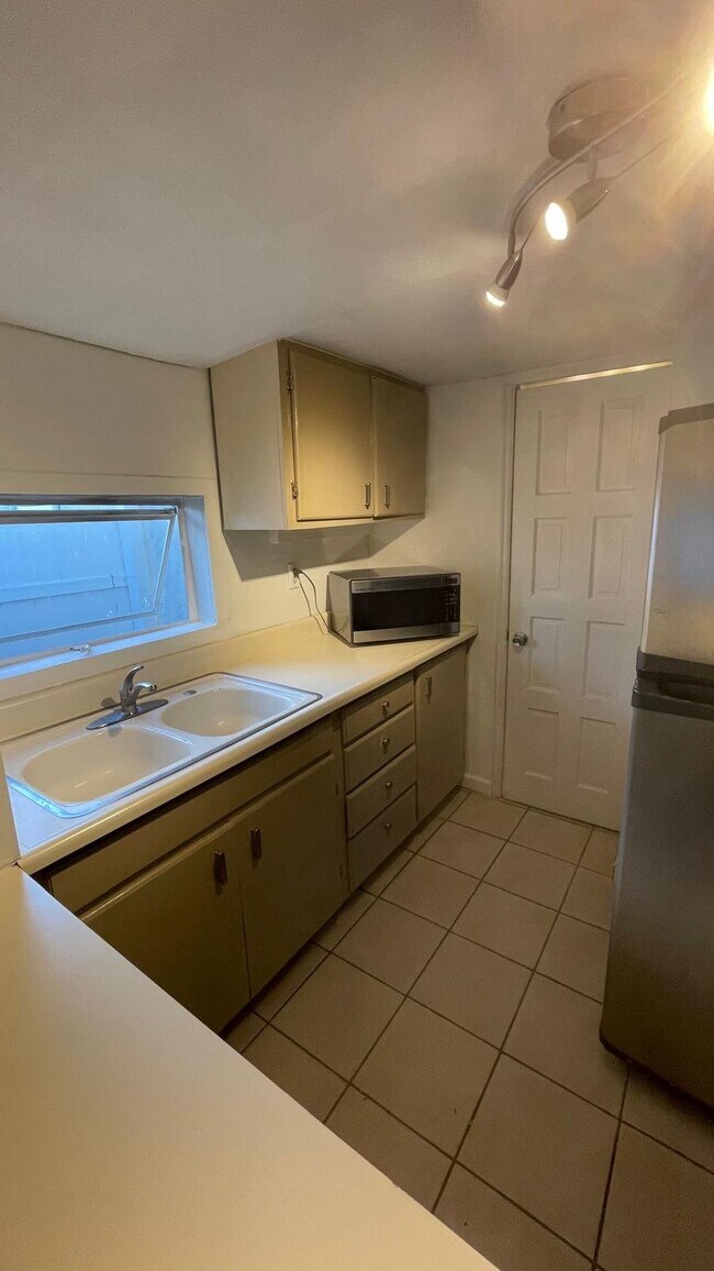 Foto del edificio - 14217 Hatteras St