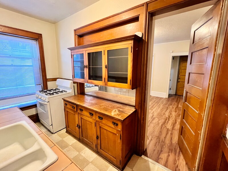 Primary Photo - 220 E 20th Ave