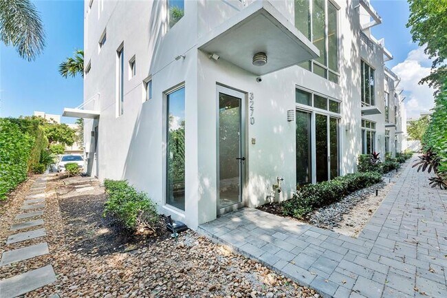 Foto del edificio - 3270 NE 15th St