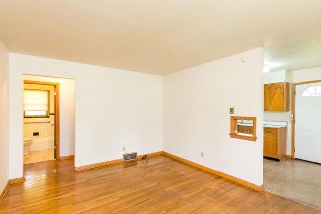 Foto del edificio - 1BR/1BA Duplex in Convenient Location! Har...