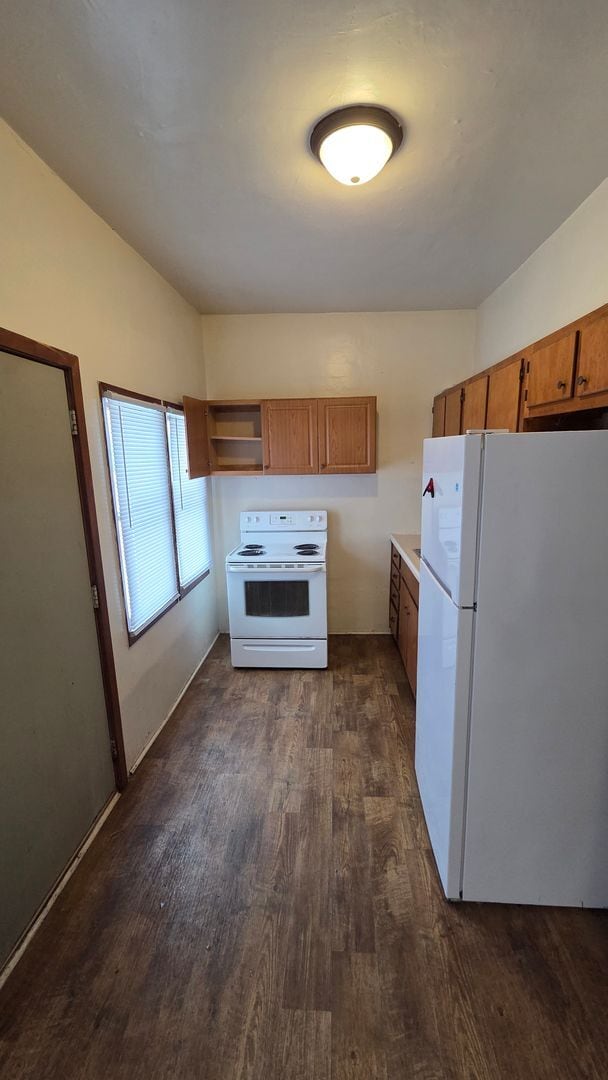 Building Photo - 114 E 8th St