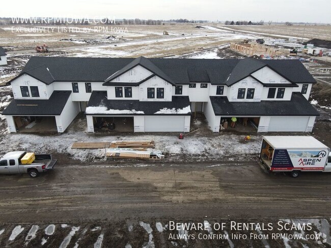 Building Photo - Edgeland at Bondurant Townhomes