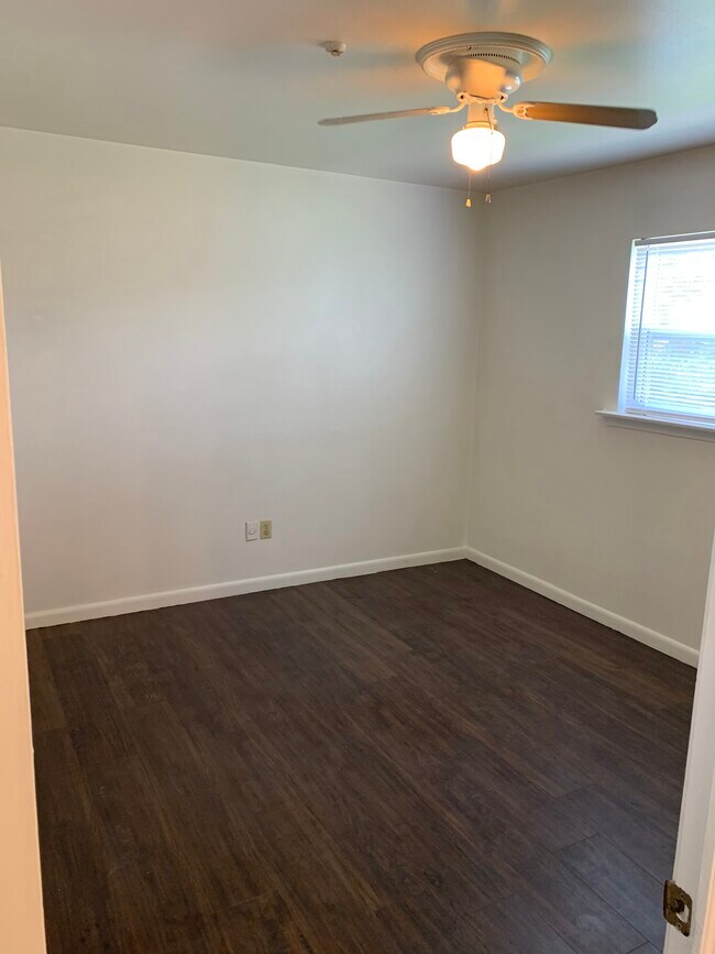 Bedroom - 529 Warren St