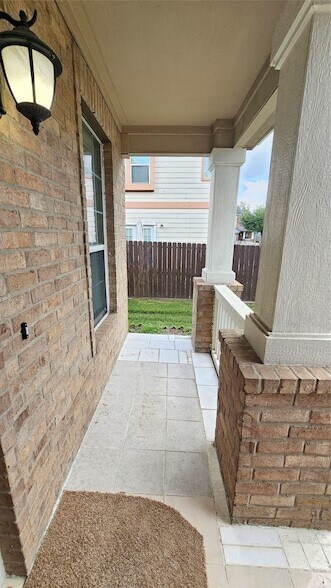 Foto del edificio - 7918 Barnes Ridge Ln