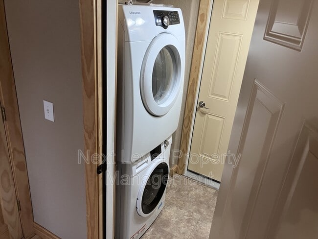 Building Photo - 20 Davis Ct