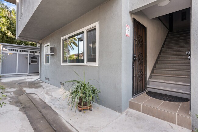 Foto del edificio - 103 N Hayworth Ave