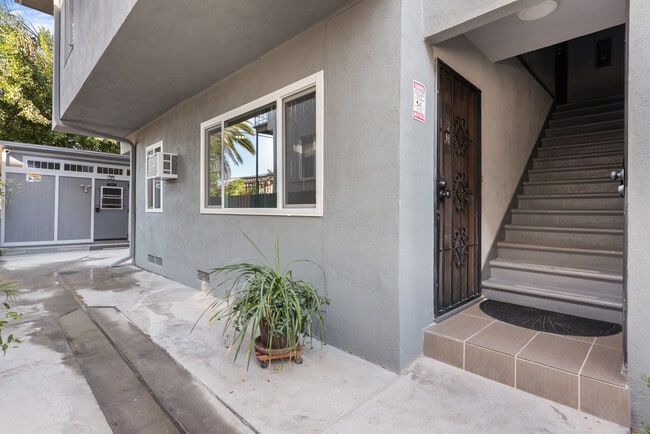 Building Photo - 103 N Hayworth Ave