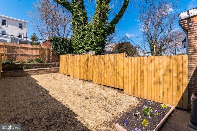 Foto del edificio - 416 Monastery Ave