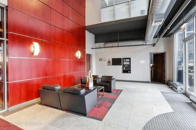 Foto del edificio - Enclosed bedrooms! 2 bed/2 bath Loft in Fu...