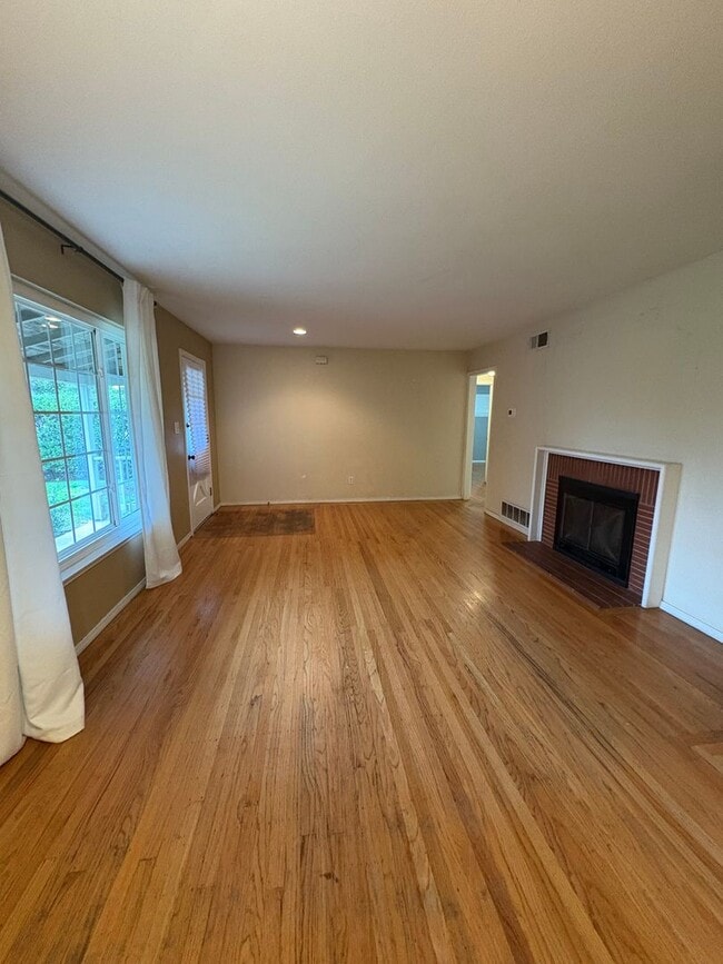 Photo - 3bed/2bath Home with large yard in South Sac