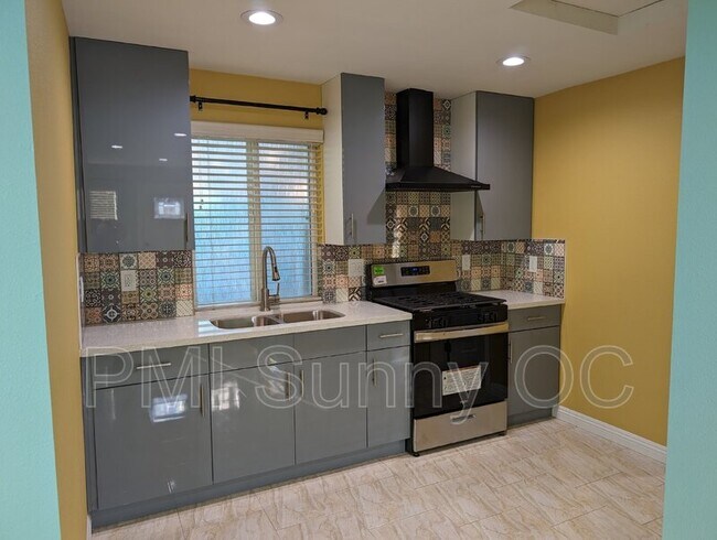 Building Photo - 400 East 52nd Street