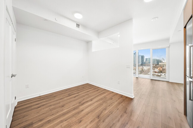 Building Photo - 88 Bathurst St